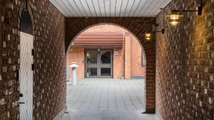In genom portalen
